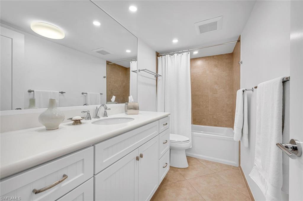 PELICAN POINT - Residential