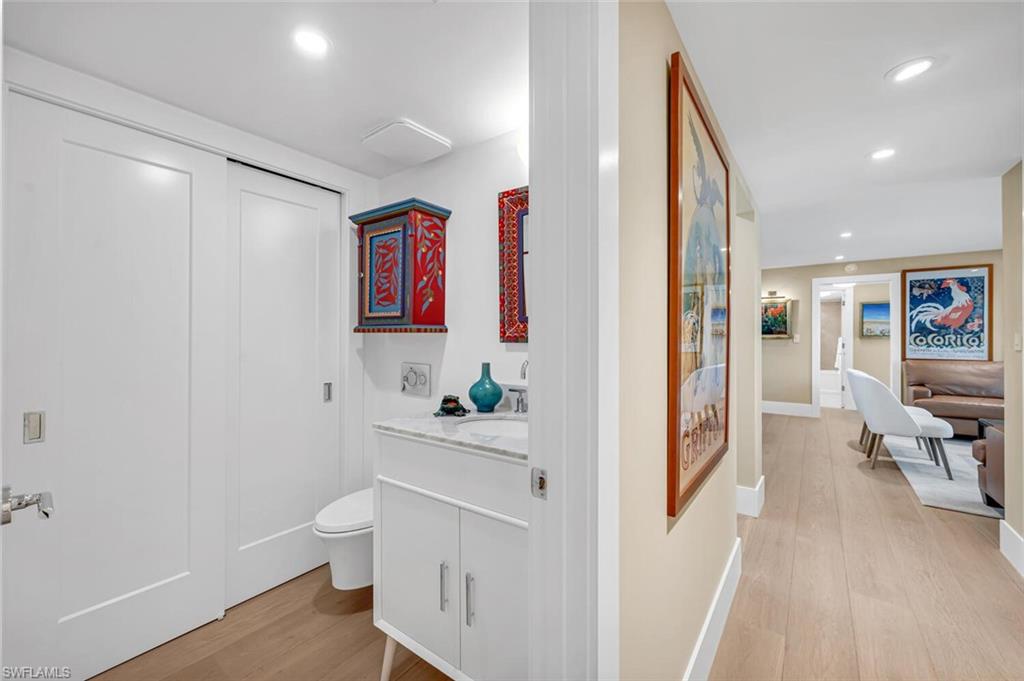 PELICAN POINT - Residential