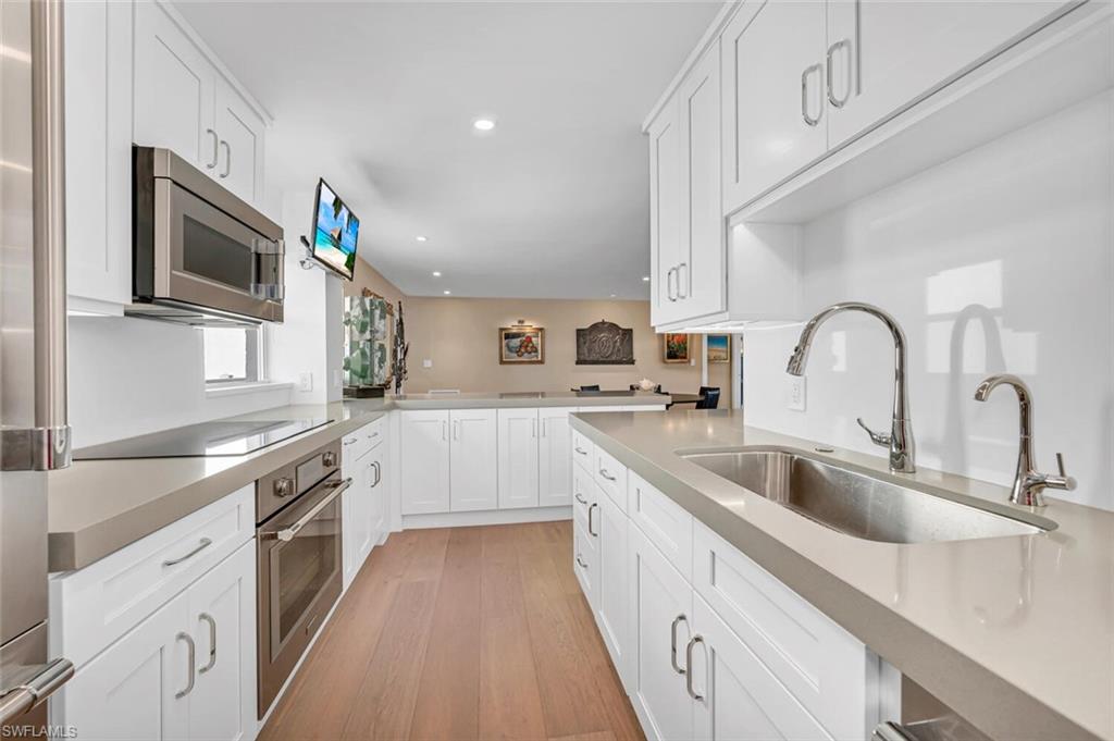 PELICAN POINT - Residential