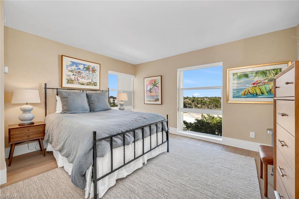 PELICAN POINT - Residential