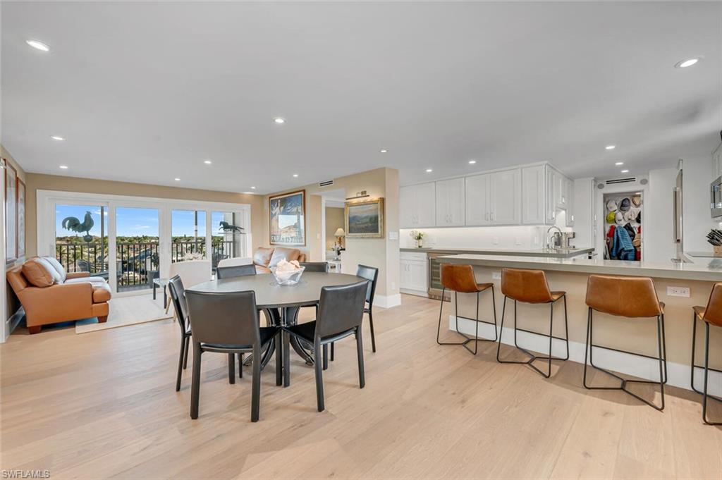 PELICAN POINT - Residential