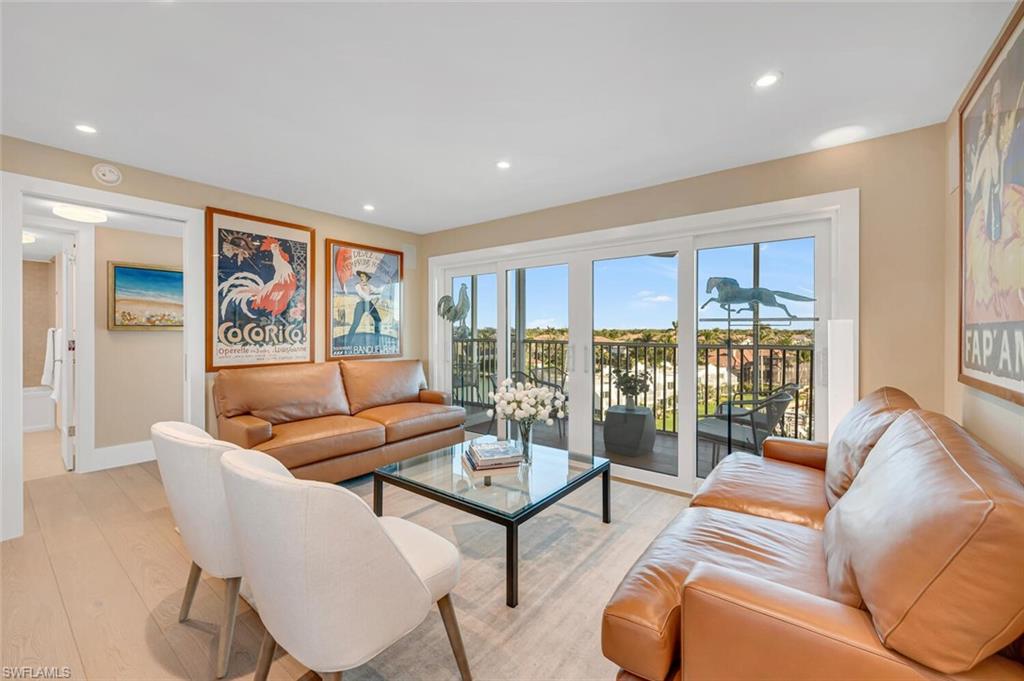 PELICAN POINT - Residential