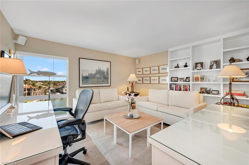 PELICAN POINT - Residential