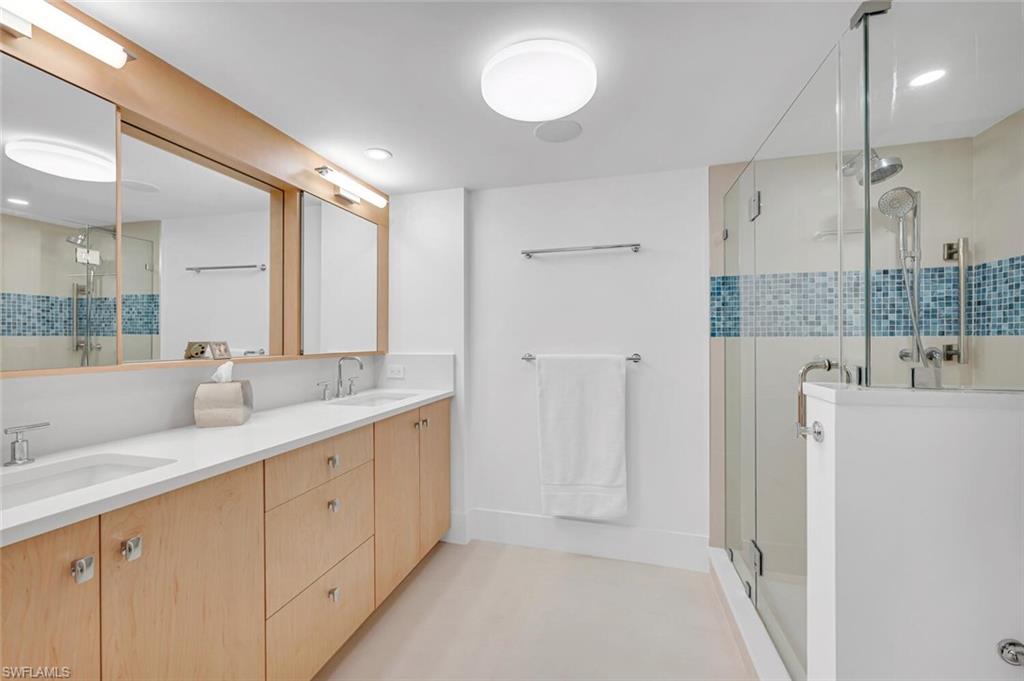 PELICAN POINT - Residential