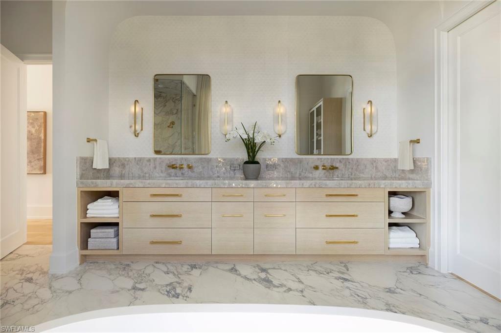 AQUALANE SHORES - Residential