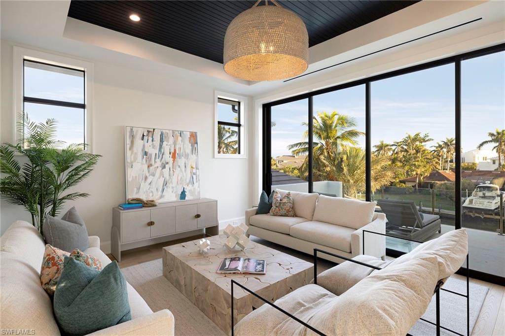 AQUALANE SHORES - Residential