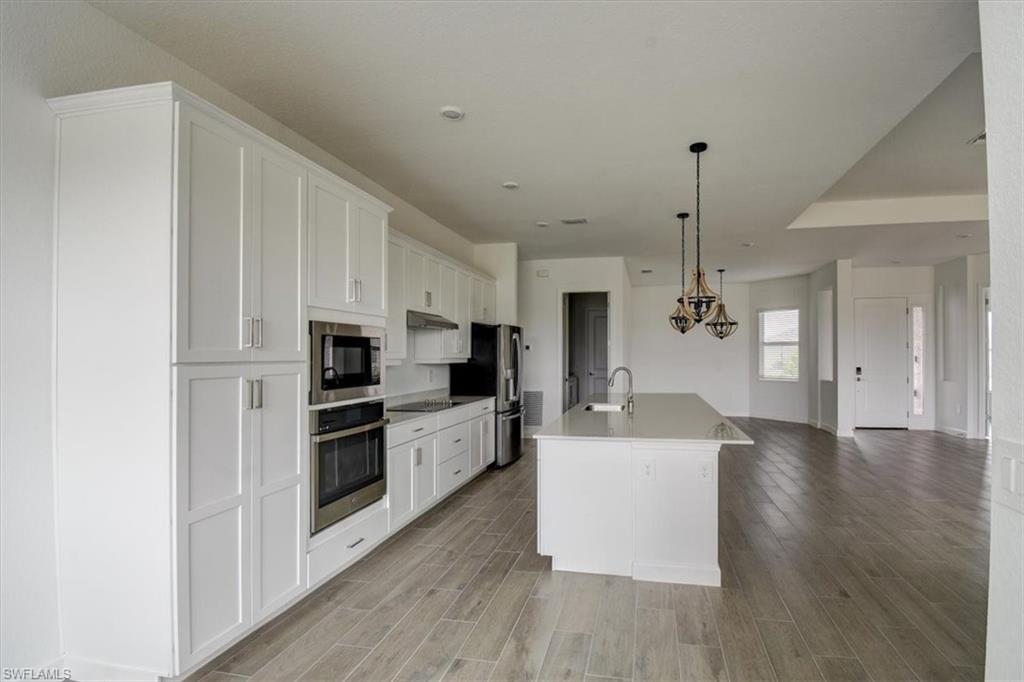 900 BUILDING - Residential