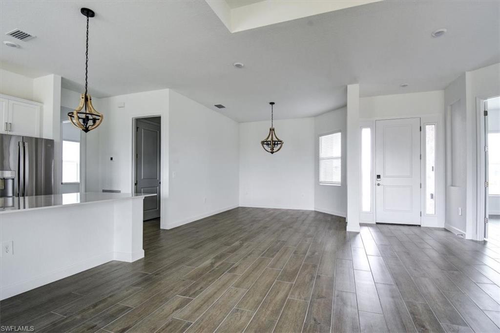 900 BUILDING - Residential