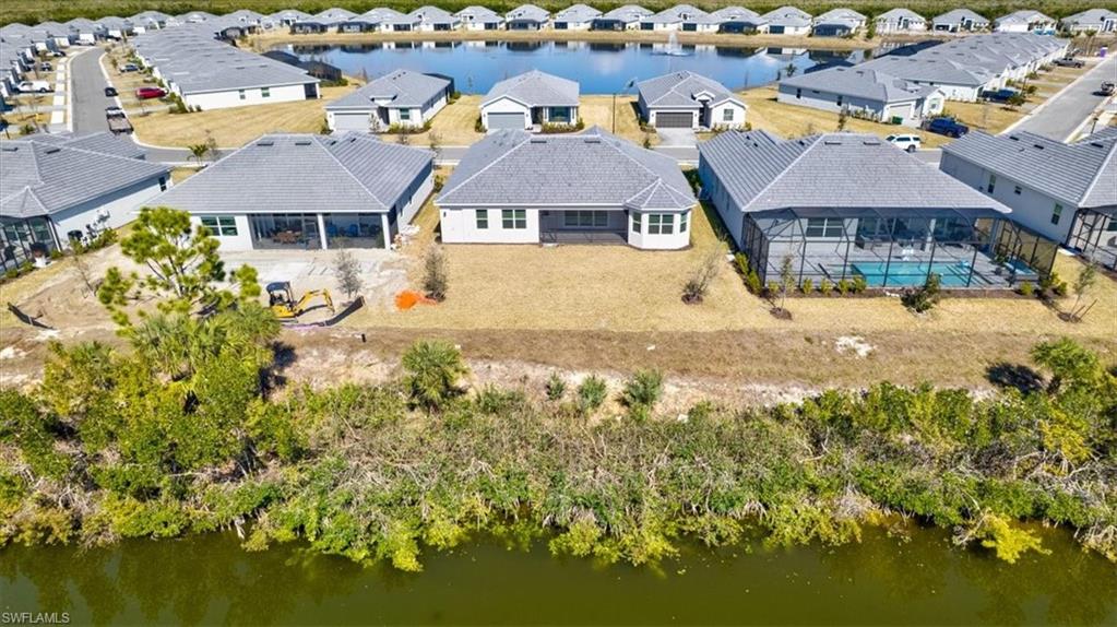 900 BUILDING - Residential