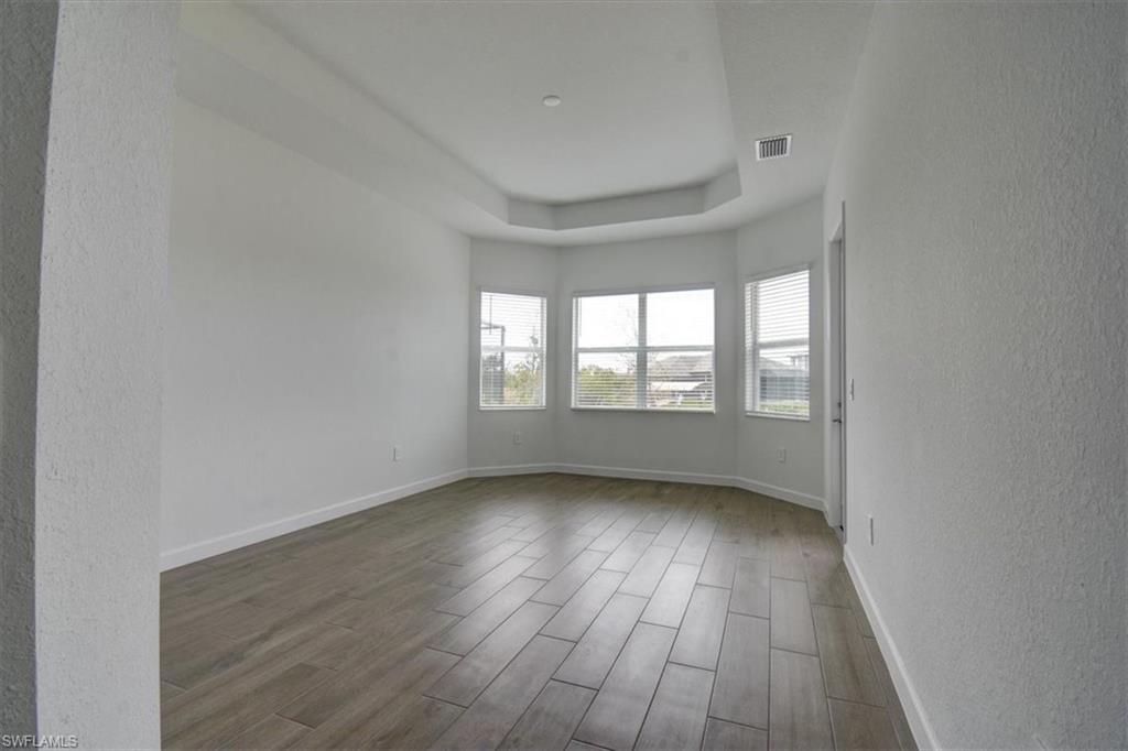 900 BUILDING - Residential