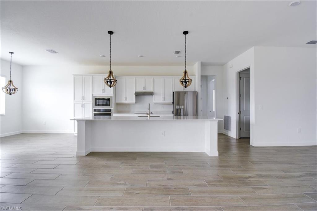 900 BUILDING - Residential