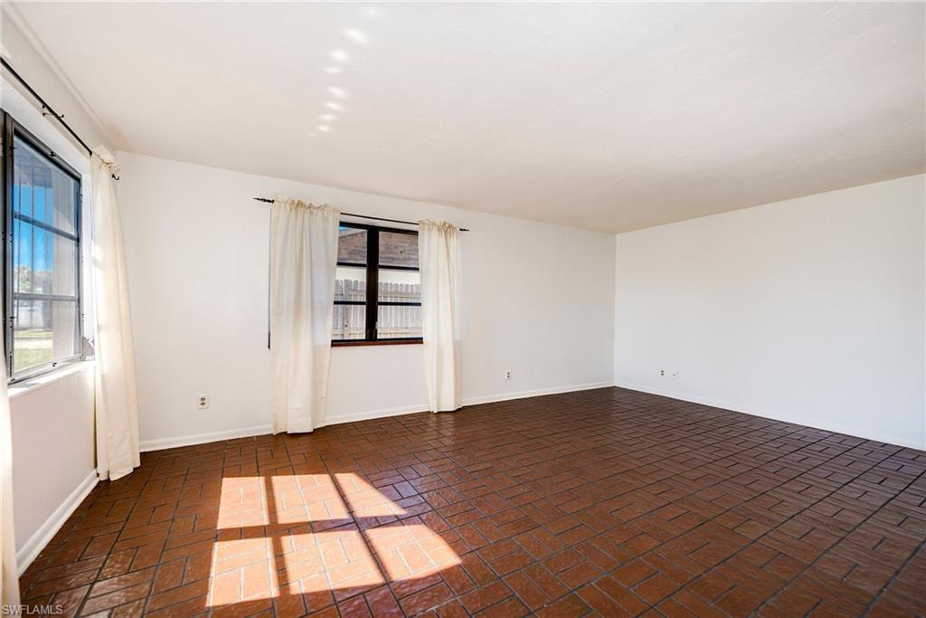 NAPLES PARK - Residential