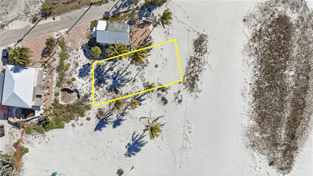 CRESCENT BEACH - Land