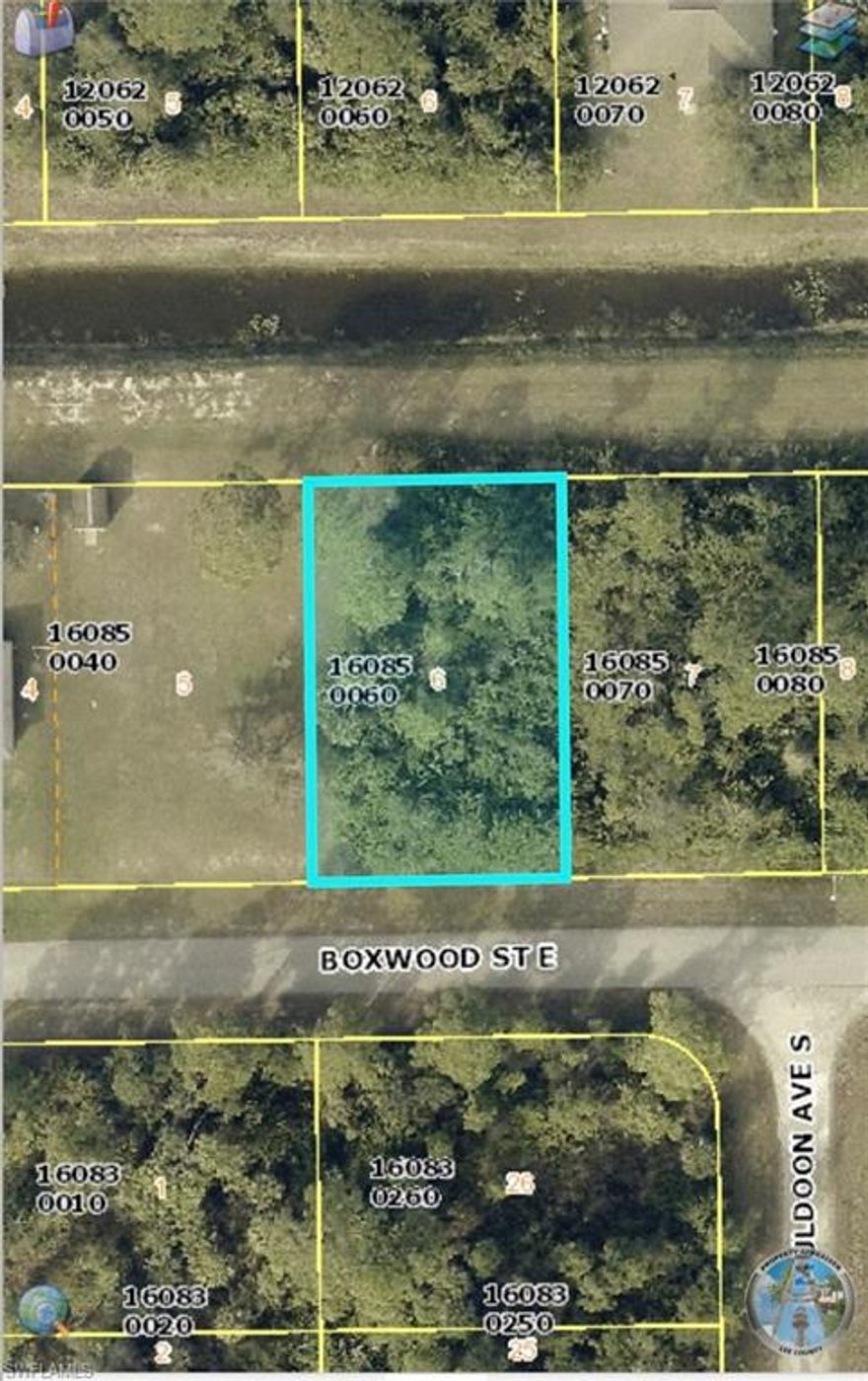 Great piece of land in fast growning are of Lehigh Acres with 9,910 sqft of land -there are lot of choices, either  to build a house or just keep as an investment for the long run.