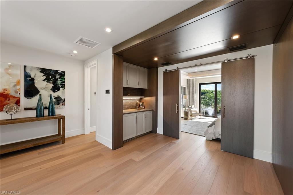 BAY COLONY SHORES - Residential