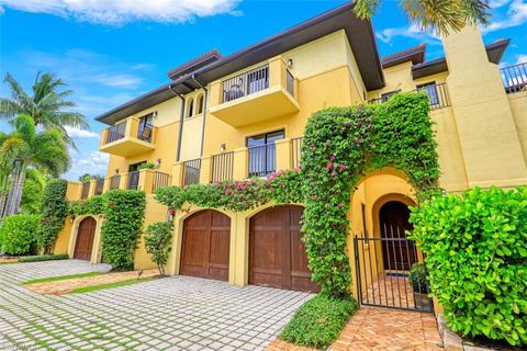 Photo of 270 5th AVE S #H-2, NAPLES, FL 34102 (MLS # 226016782)