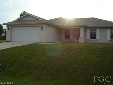 Ranch in LEHIGH ACRES FL 1201 Robert AVE.jpg