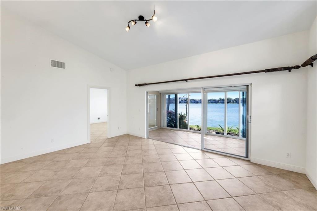 LAKESIDE GARDENS - Residential