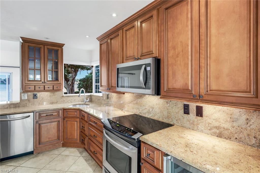 LAKESIDE GARDENS - Residential