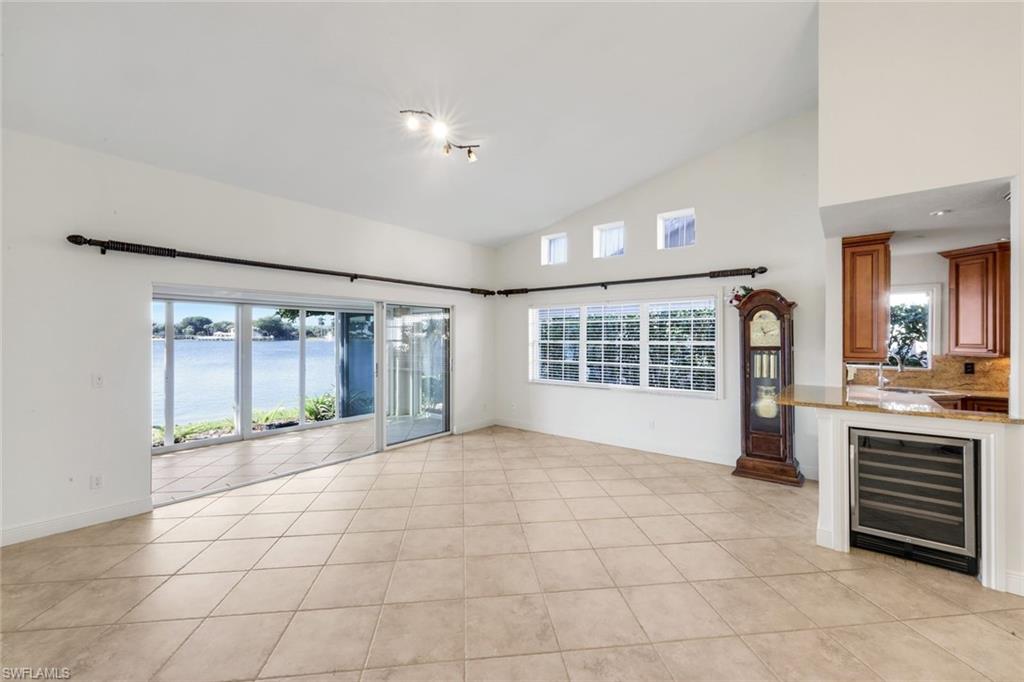 LAKESIDE GARDENS - Residential