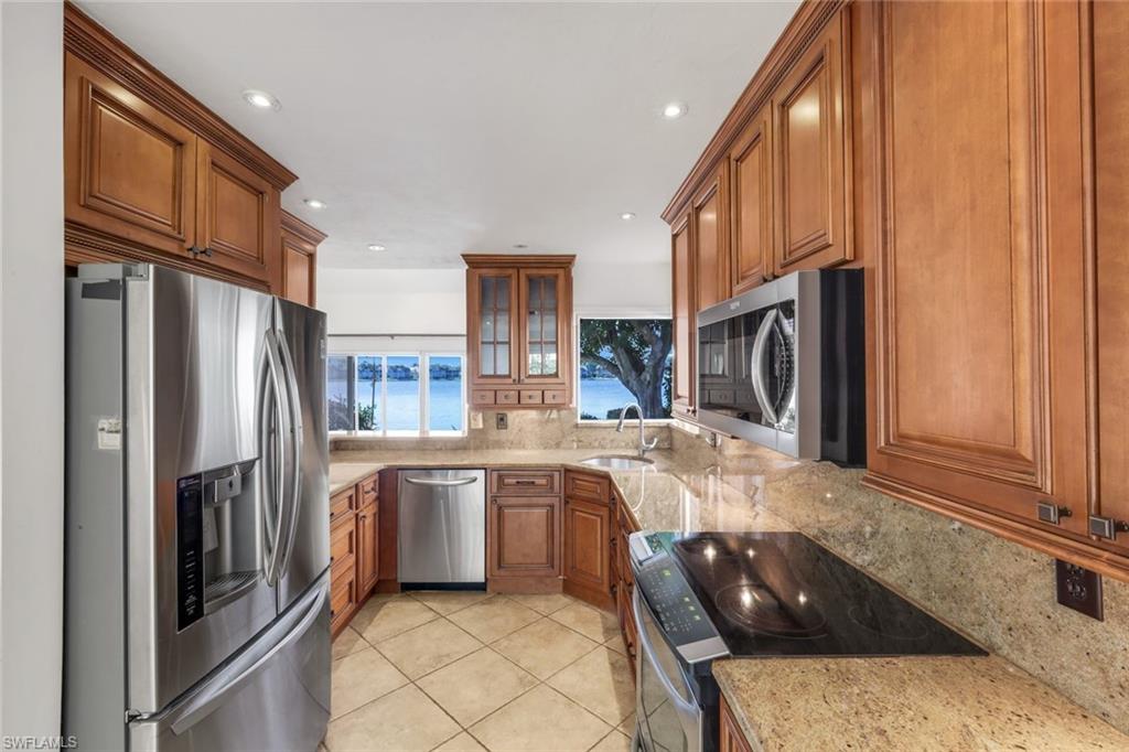 LAKESIDE GARDENS - Residential