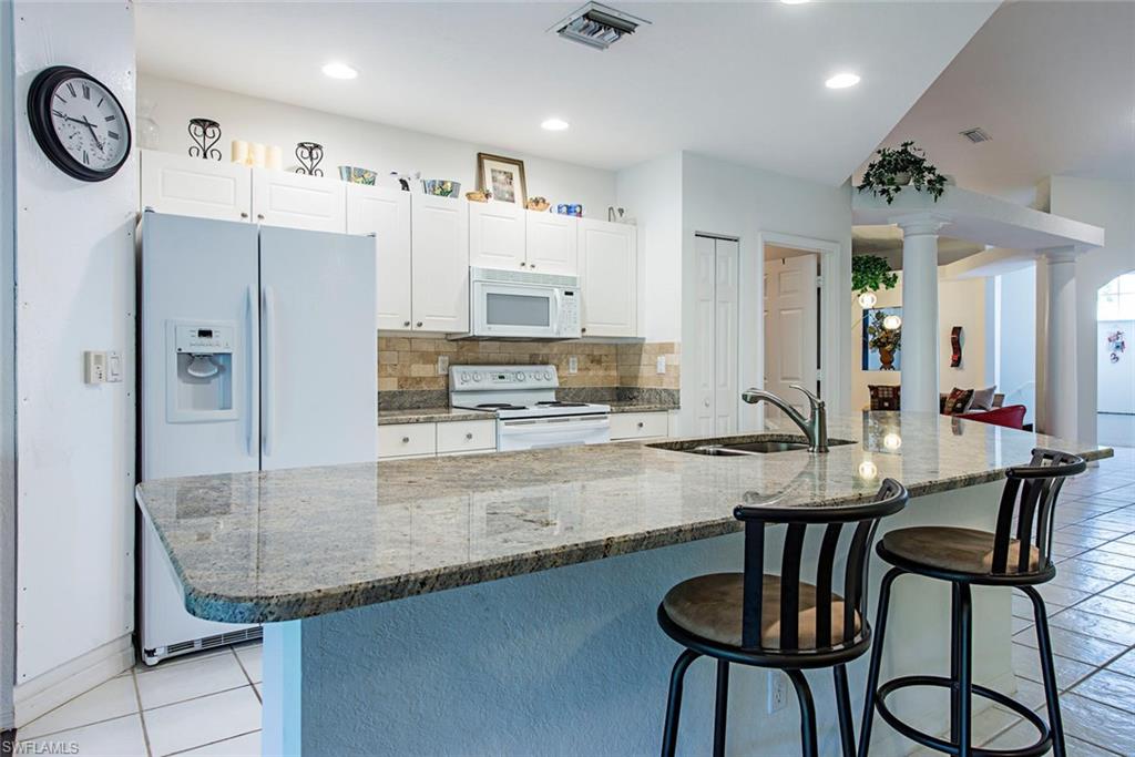 CARRIAGE HOMES AT WOODS EDGE - Residential