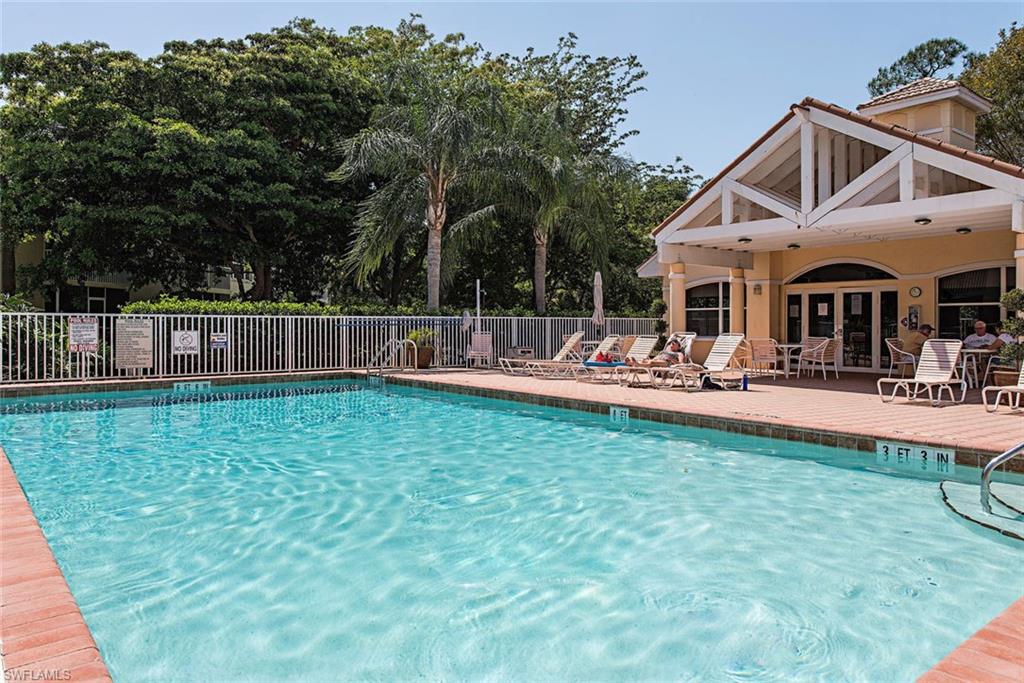 CARRIAGE HOMES AT WOODS EDGE - Residential