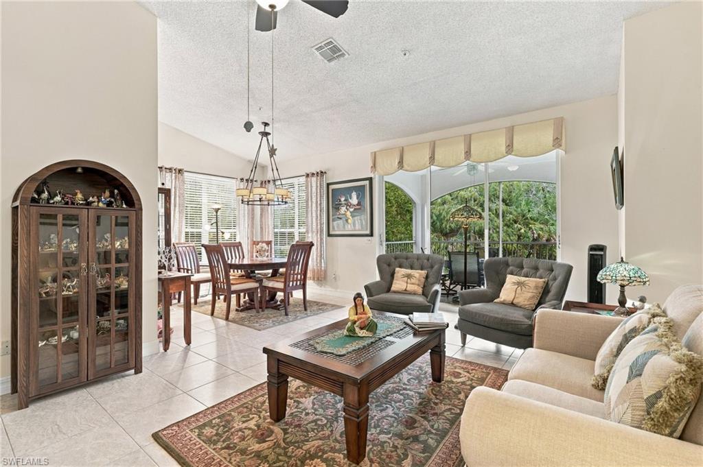 73 Silver Oaks CIR 10201