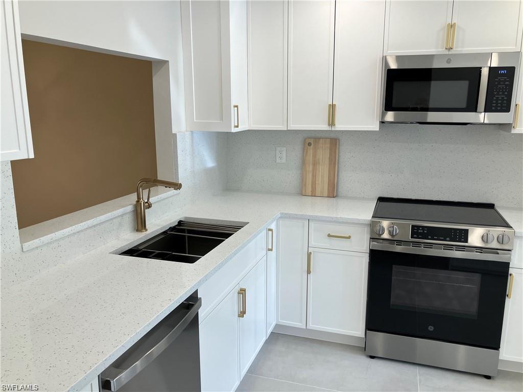 HAMPTONS AT KINGS LAKE - Residential