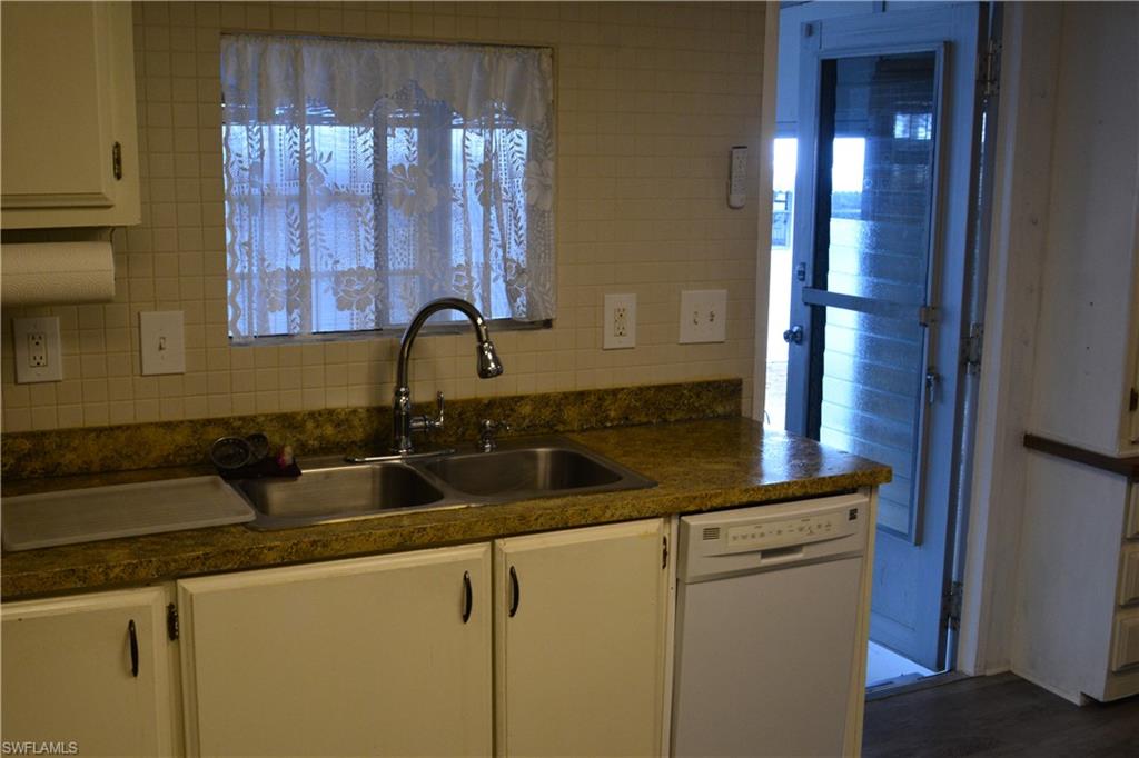 LEESURE VILLAGE - Residential