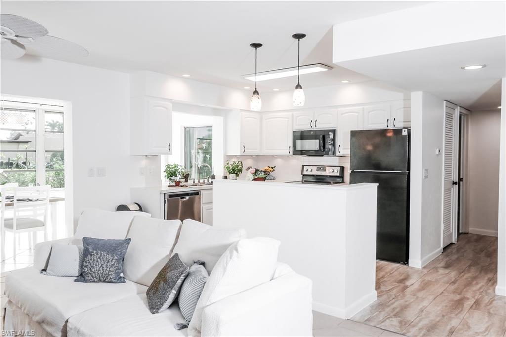 LAKEWOOD VILLAS - Residential