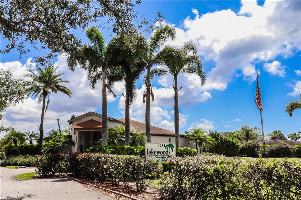 LAKEWOOD VILLAS - Residential