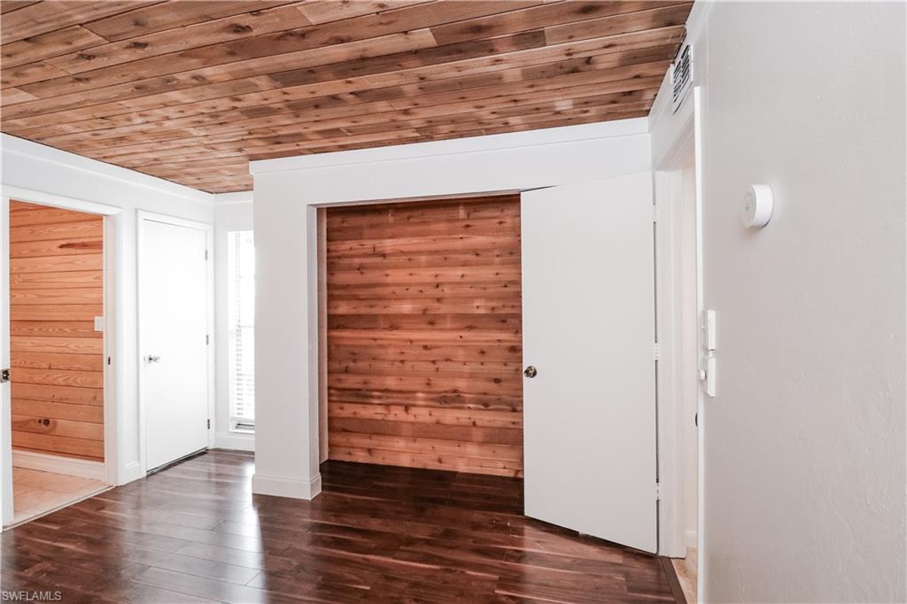 LAKEWOOD VILLAS - Residential