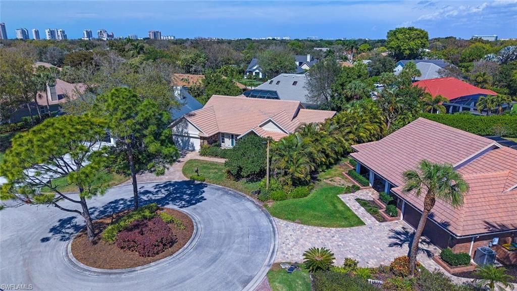 Photo of 811 Arrowhead LN, NAPLES, FL 34108 (MLS # 226001495)