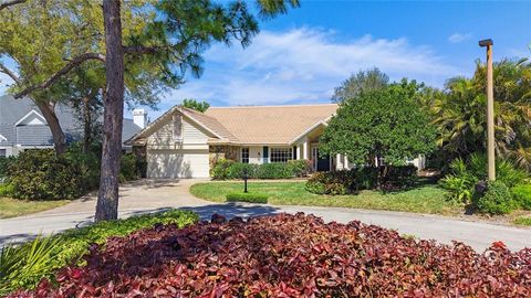 Photo of 811 Arrowhead LN, NAPLES, FL 34108 (MLS # 226001495)