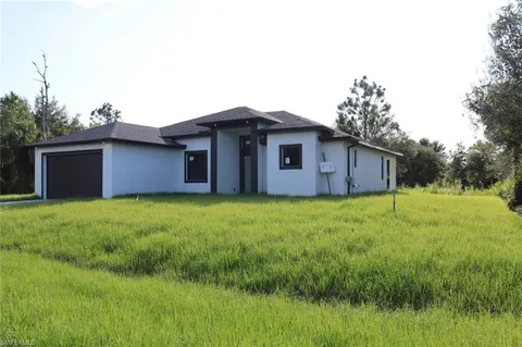 709 Highland Ave, Lehigh Acres, FL 33972 - #: 224061218