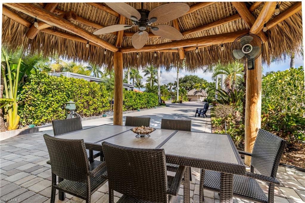 NAPLES MOTORCOACH RESORT - Land