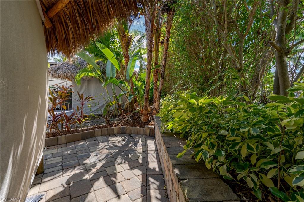 NAPLES MOTORCOACH RESORT - Land