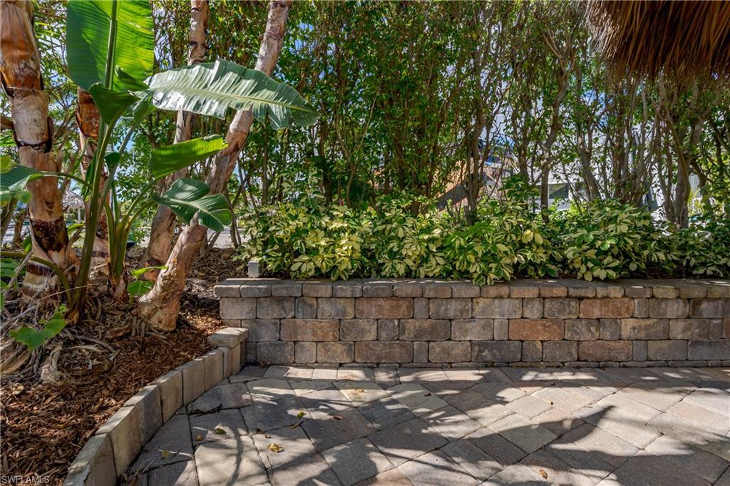 NAPLES MOTORCOACH RESORT - Land