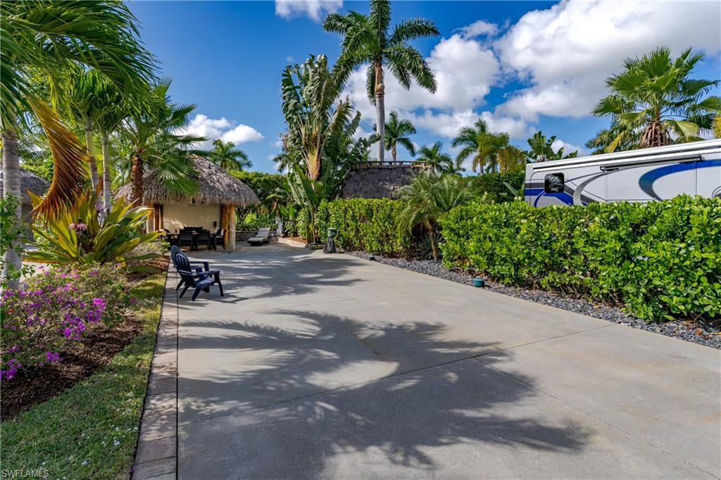 NAPLES MOTORCOACH RESORT - Land