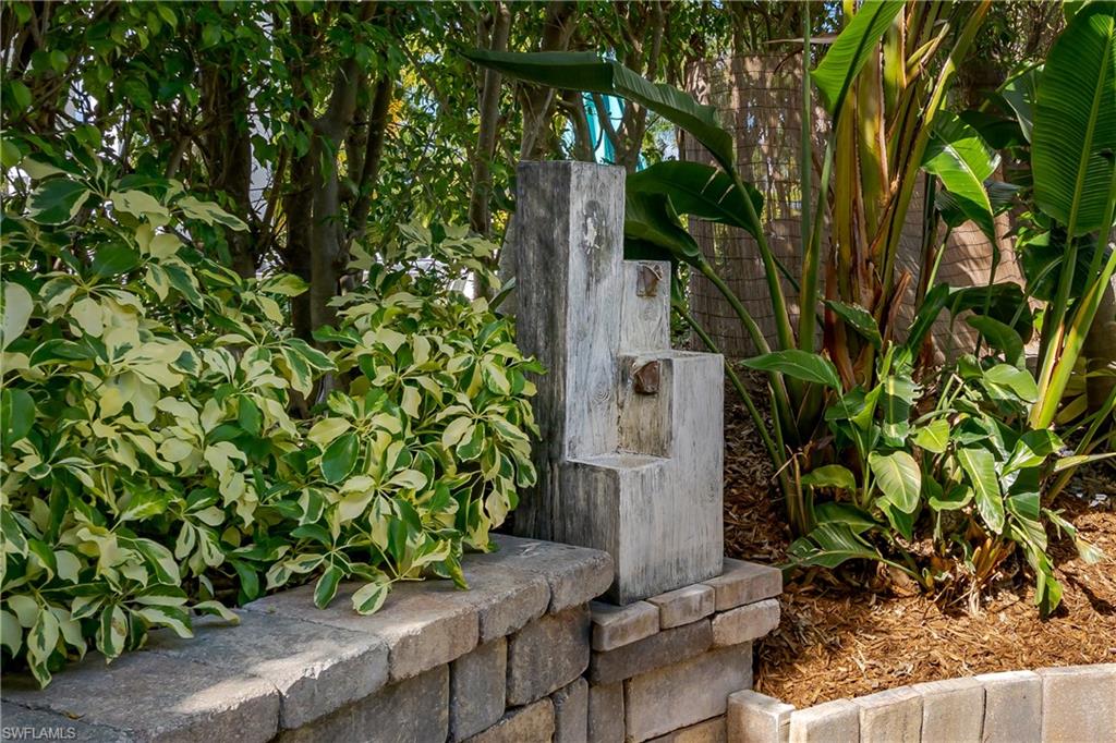 NAPLES MOTORCOACH RESORT - Land