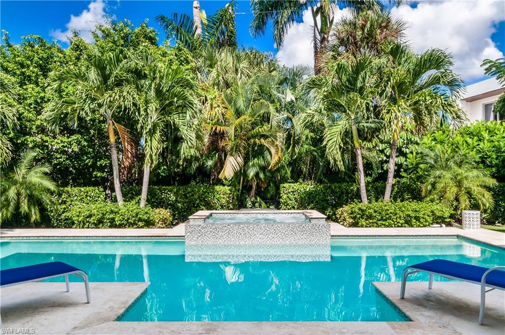 MOORINGS - Residential