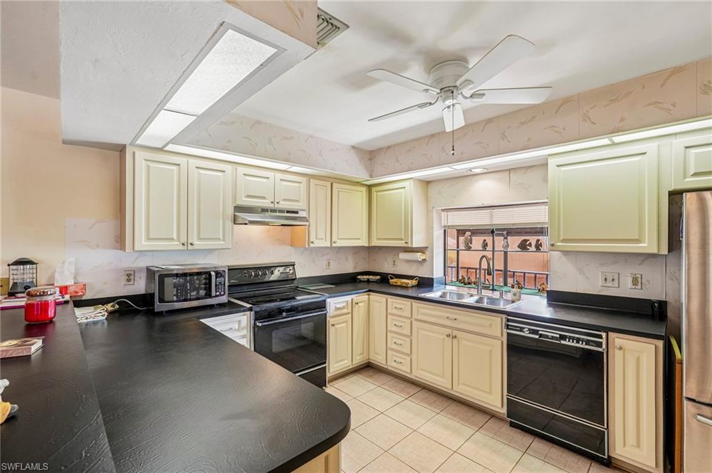 ROSE GARDEN VILLAS CONDO - Residential