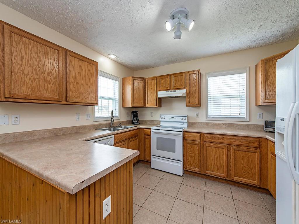 LEAWOOD LAKES - Residential