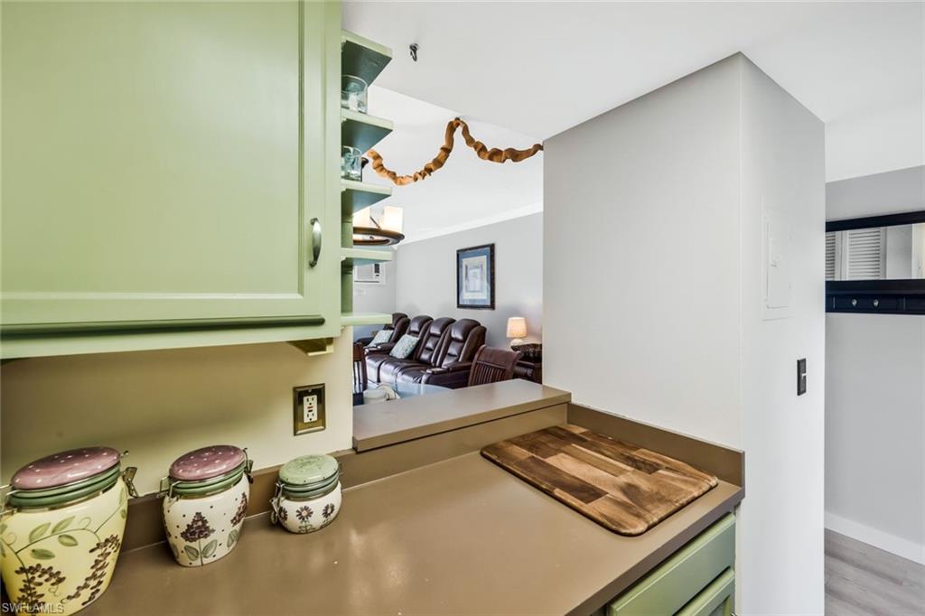 ISLAND MANOR APTS - Residential