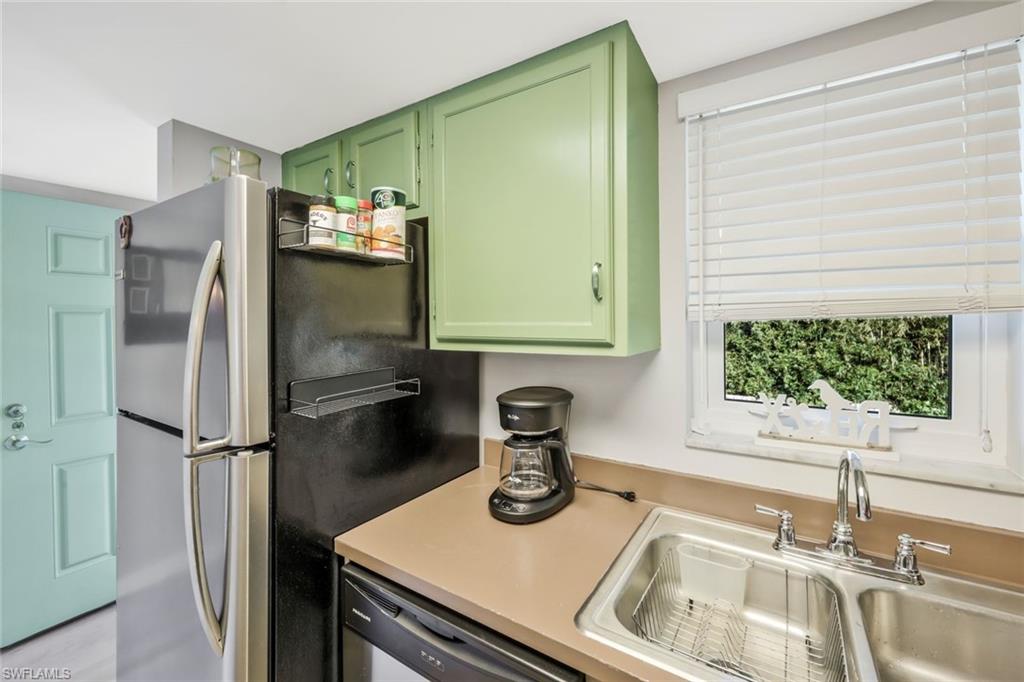 ISLAND MANOR APTS - Residential