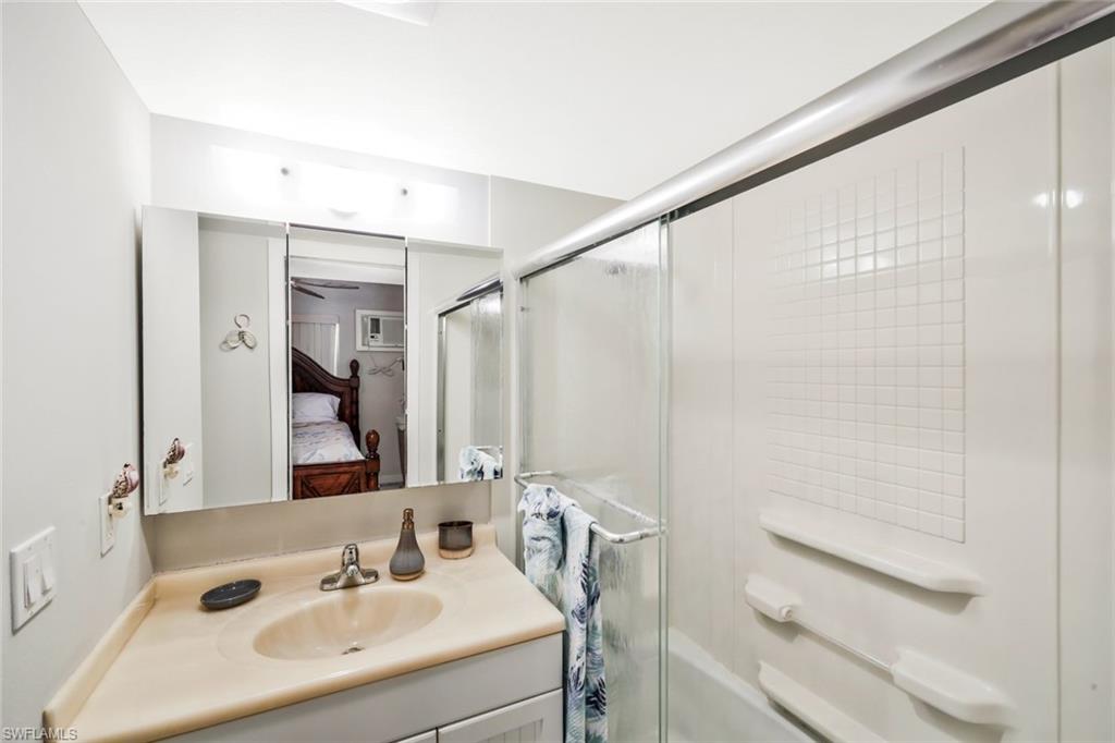 ISLAND MANOR APTS - Residential