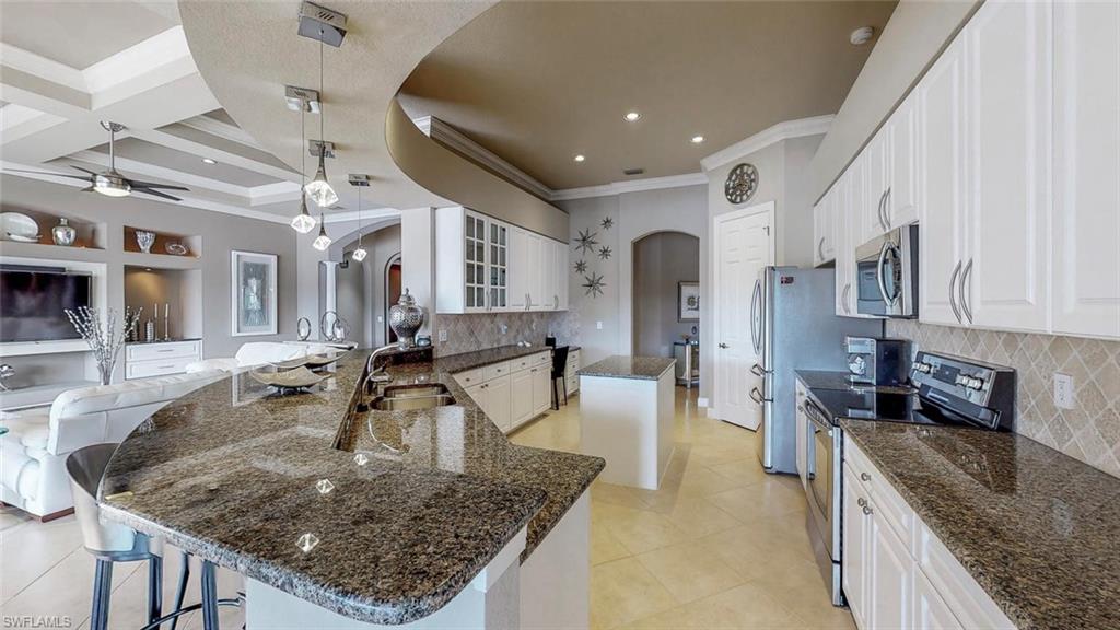 CROWN COLONY - Residential