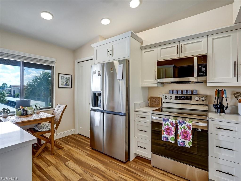 7300 Saint Ives WAY 5301