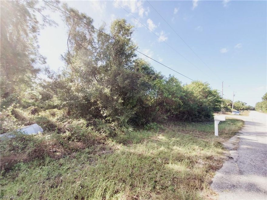 Perfect corner lot for new home construction, easy access to Hwy 82.